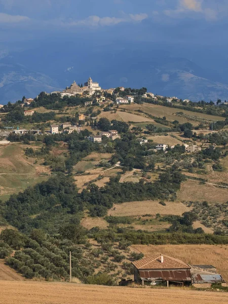 Sommerlandschaft in den Abruzzen bei Pietranico — Stockfoto