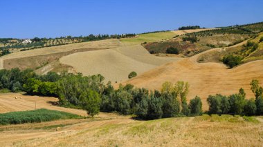 Loreto Aprutino (Abruzzi) yaz manzara