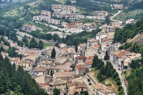 Rocca Pia (Abruzzi, L'Aquila, Włochy): panoramiczny widok — Zdjęcie stockowe