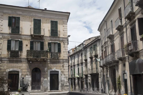 Sulmona (Abruzzi, Italien), historiska byggnader — Stockfoto