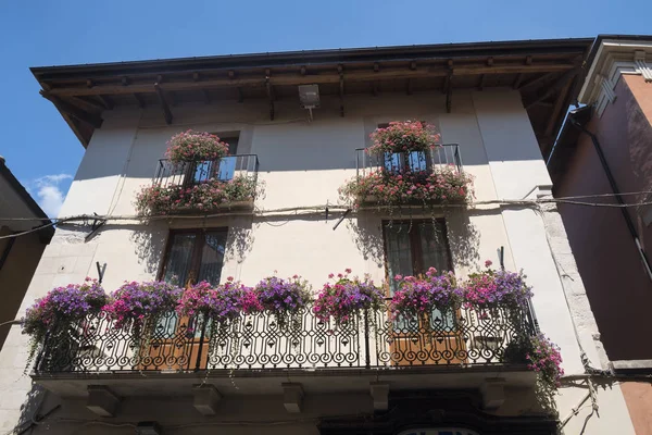 Sulmona (Abruzzi, Italien), historiska palats — Stockfoto