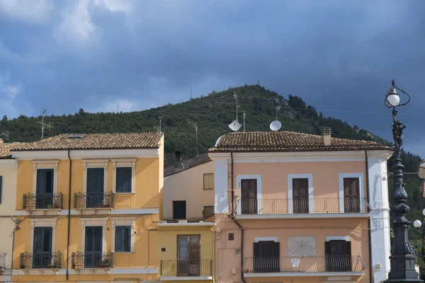 Popoli (Abruzos, Italia): la plaza principal de la ciudad —  Fotos de Stock