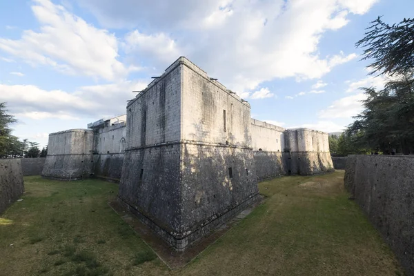 L 'aquila (abruzzen, italien): die Burg — Stockfoto