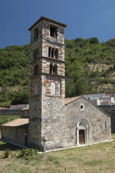 Middeleeuwse kerk op Antrodoco (Rieti, Italië) — Stockfoto