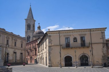 Sulmona (Abruzzi, İtalya), tarihi binalar