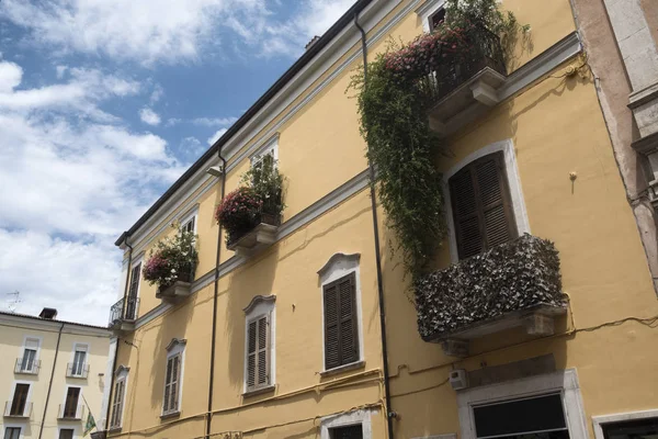 Сульмона (Абруцци, Италия), исторические здания — стоковое фото