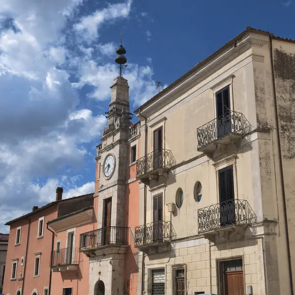 Popoli (Abruzzi, Italy): the main town square — Stock Photo, Image