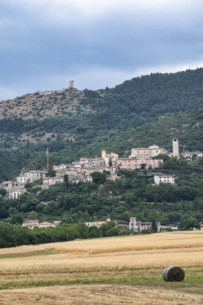 Középkori város Caporciano (Abruzzi, Olaszország) — Stock Fotó