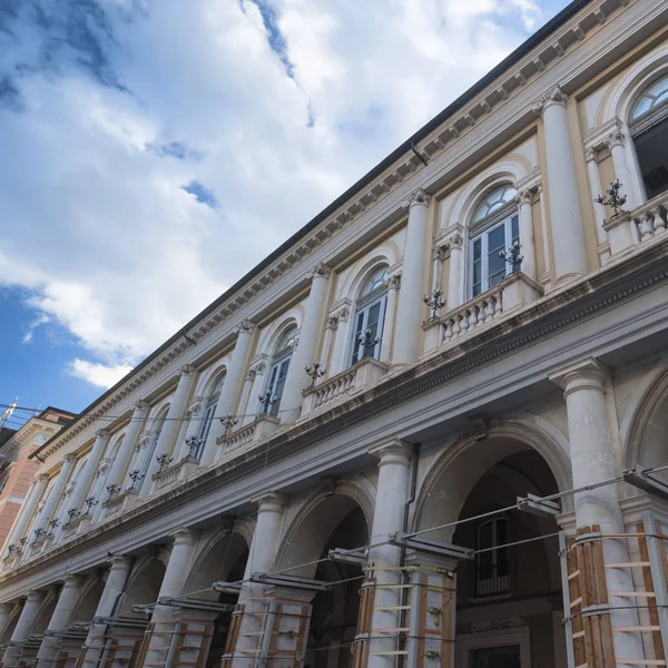 L'Aquila (Abruzzi, Itálie): rekonstrukce po zemětřesení — Stock fotografie