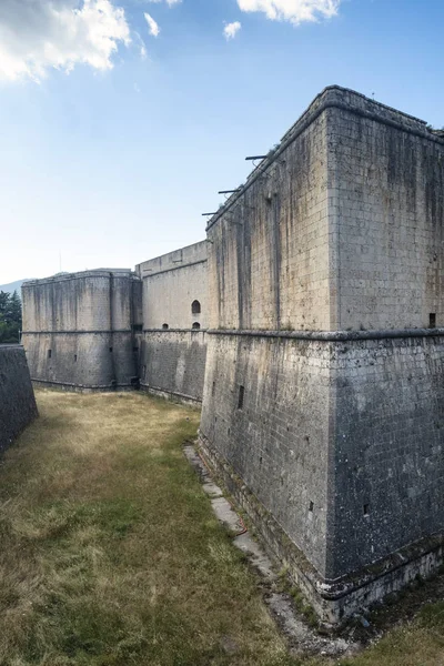 L'Aquila (Abruzzen, Italië): het kasteel — Stockfoto