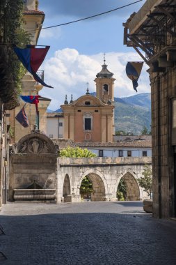 Sulmona (Abruzzi, İtalya), tarihi binalar