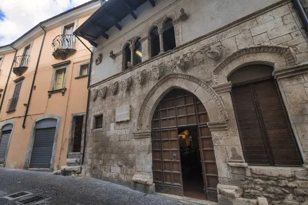 Popoli (Abruzzen, Italië): historisch paleis — Stockfoto