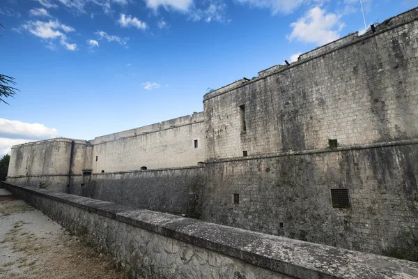 L 'aquila (abruzzen, italien): die Burg — Stockfoto