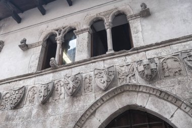 Popoli (Abruzzi, İtalya): tarihi Saray