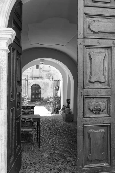 Antrodoco (Rieti, Lazio, Italia), patio antiguo — Foto de Stock