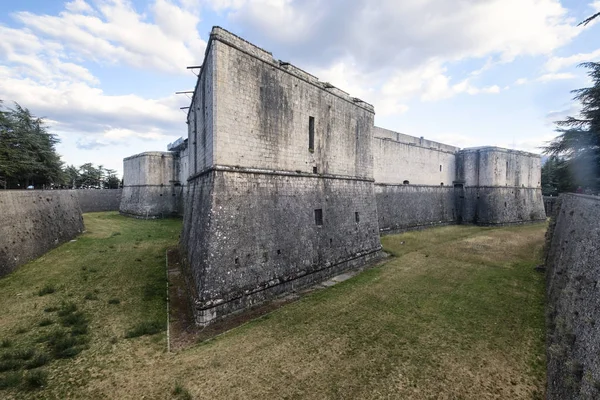 L'Aquila (Abruzzen, Italië): het kasteel — Stockfoto