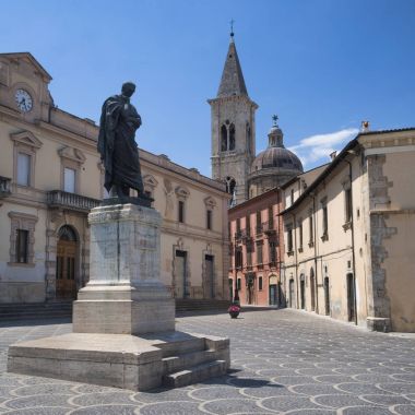 Sulmona (Abruzzi, İtalya), tarihi binalar