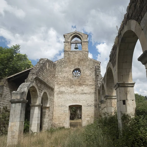 Ruinele Santa Maria di Cartegnano (Abruzzi, Italia ) — Fotografie, imagine de stoc