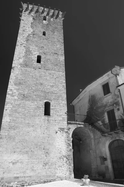 Cittaducale (Rieti, Włochy): średniowieczna wieża — Zdjęcie stockowe