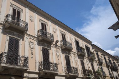Sulmona (Abruzzi, İtalya), tarihi binalar