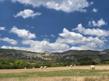 Abruzzi, dağ manzarası, yaz