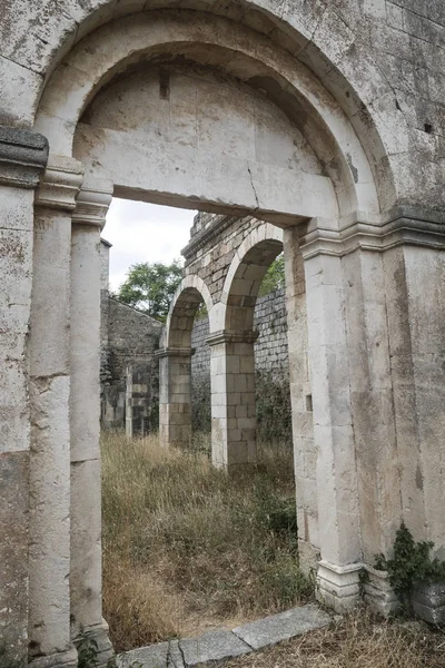 Ruinerna av Santa Maria di Cartegnano (Abruzzi, Italien) — Stockfoto