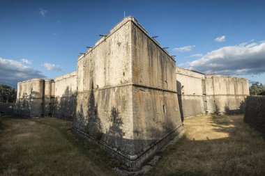 L'Aquila (Abruzzi, İtalya): kalenin