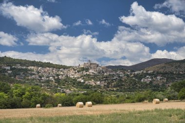 Abruzzi, dağ manzarası, yaz
