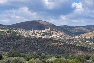 Abruzzi, dağ manzarası, yaz