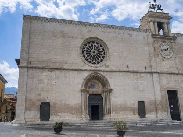 Sulmona (Abruzzi, Italien), Santa Maria della Tomba kyrka — Stockfoto