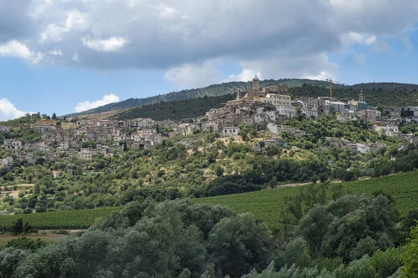 Paesaggio montano in Abruzzo d'estate — Foto Stock