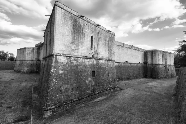 L 'Aquila (Abruzzi, Itália): o castelo — Fotografia de Stock