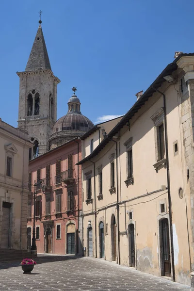 Сульмона (Абруцци, Италия), исторические здания — стоковое фото
