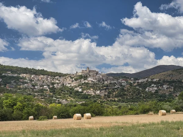 Abruzzi, dağ manzarası, yaz — Stok fotoğraf