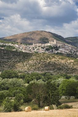 Abruzzi, dağ manzarası, yaz