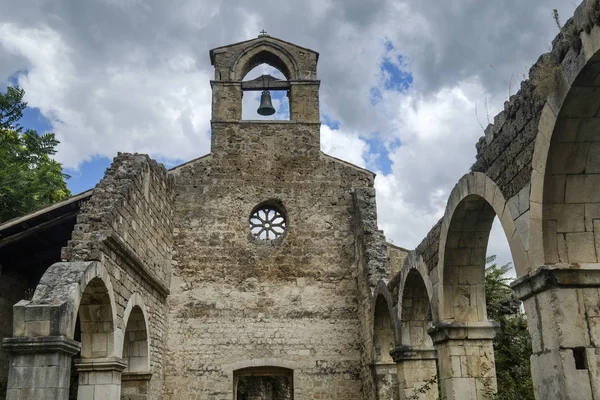 Ruinele Santa Maria di Cartegnano (Abruzzi, Italia ) — Fotografie, imagine de stoc