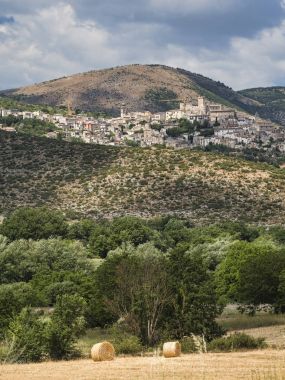 Abruzzi, dağ manzarası, yaz
