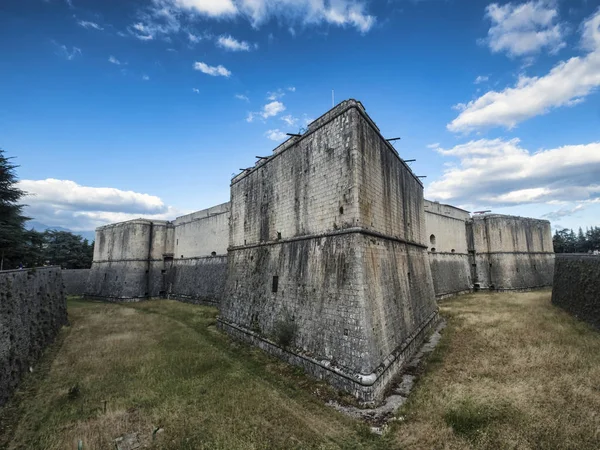 L'Aquila (Abruzzen, Italië): het kasteel — Stockfoto