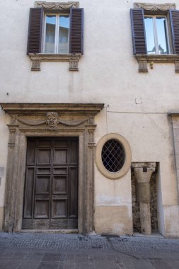 Rieti (İtalya), tarihi bina