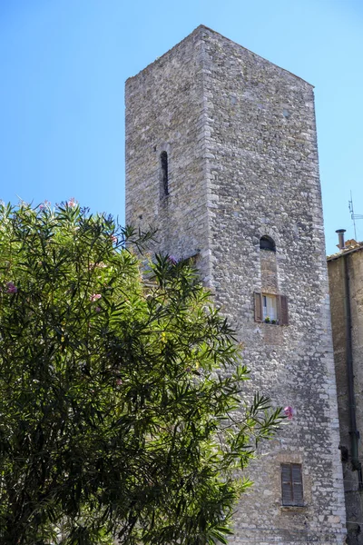 Narni (Umbria, İtalya), tarihi şehir: kule