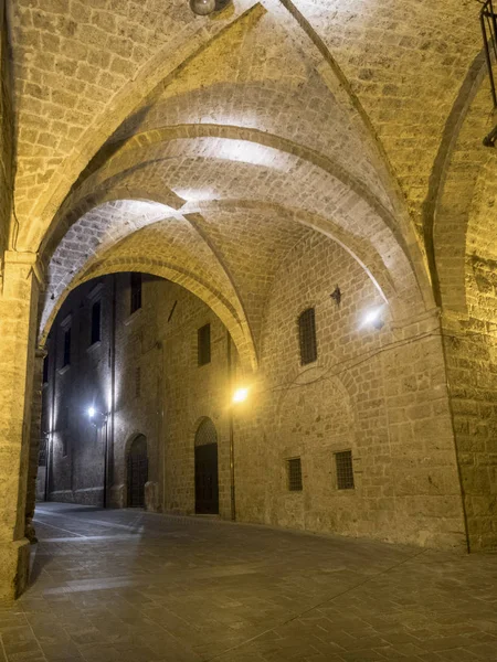 Rieti (Italia), edifici storici alla sera — Foto Stock
