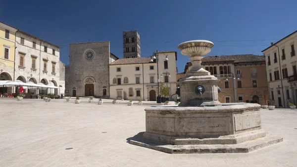 Cittaducale (Rieti, Itália): a praça principal — Fotografia de Stock