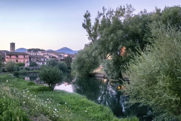 Rieti (Itálie), podél řeky Velino — Stock fotografie