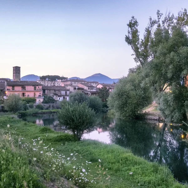 Rieti (Itálie), podél řeky Velino — Stock fotografie
