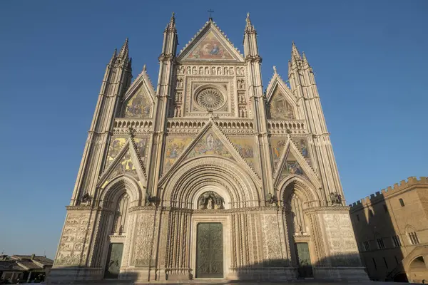 Orvieto (Umbria, Italy), facade of the medieval cathedral, or Du — Stock Photo, Image