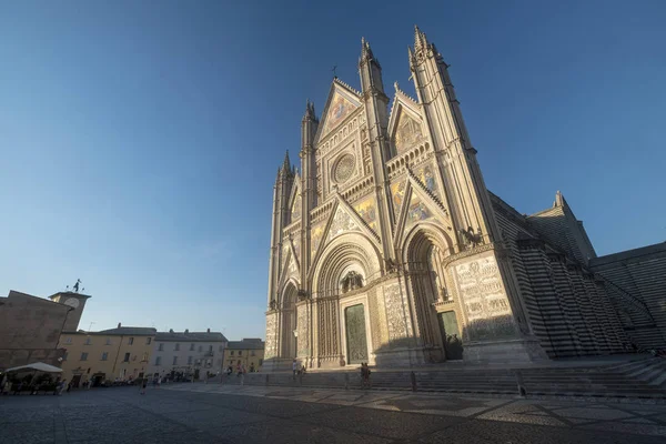 Orvieto (Umbria, İtalya), cephe Ortaçağ Katedrali veya Du — Stok fotoğraf