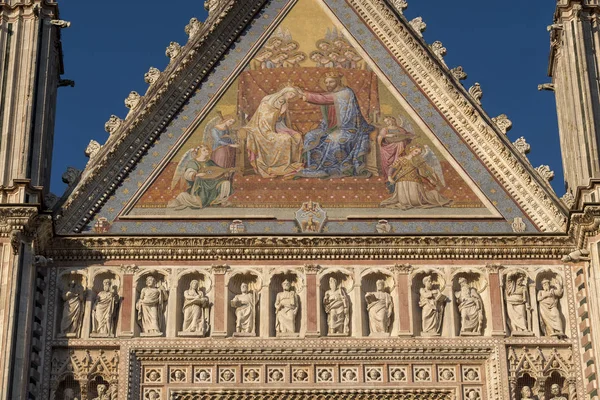 Orvieto (Umbría, Italia), fachada de la catedral medieval, o Du — Foto de Stock