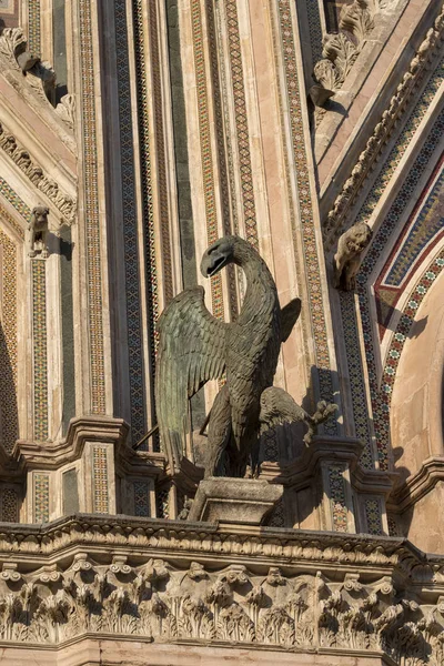 Orvieto (Umbria, İtalya), cephe Ortaçağ Katedrali veya Du — Stok fotoğraf