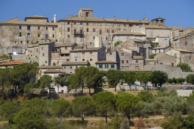 Panoramik manzaralı Lugnano Teverina (Umbria, İtalya)