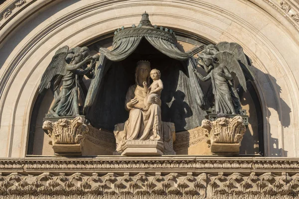 Orvieto (Ombrie, Italie), façade de la cathédrale médiévale, ou Du — Photo